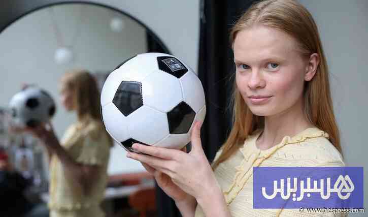 تشابه لافت مع هالاند يمنح عارضة روسية شهرة واسعة على الإنترنت