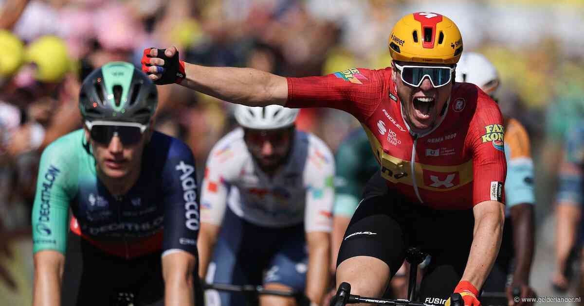 Olav Kooij nipt verslagen in snelste Touretappe ooit, verrassende sprintzege voor Noor