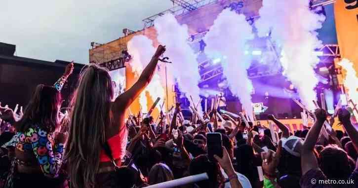 Chaos at UK music festival as fans trapped in hour-long toilet queues