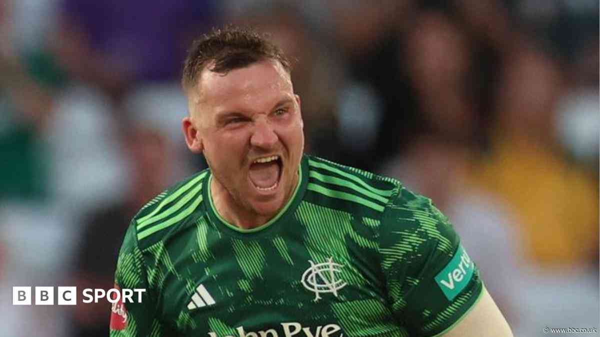 Patterson-White signs new Nottinghamshire deal