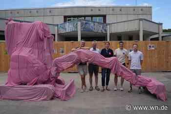 Inspiriert von Christo und Jeanne-Claude: Bagger in Roxel verhüllt