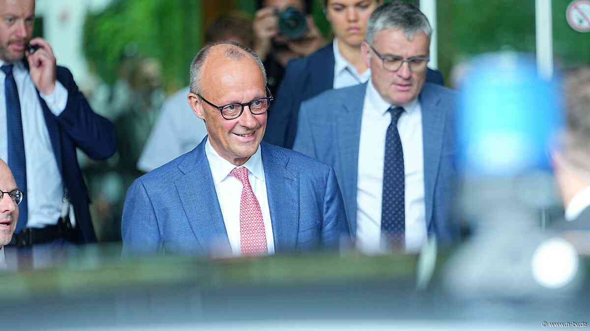 Kanzler in Sommerpressekonferenz: Beim Merkel-Hammer lächelt Merz noch