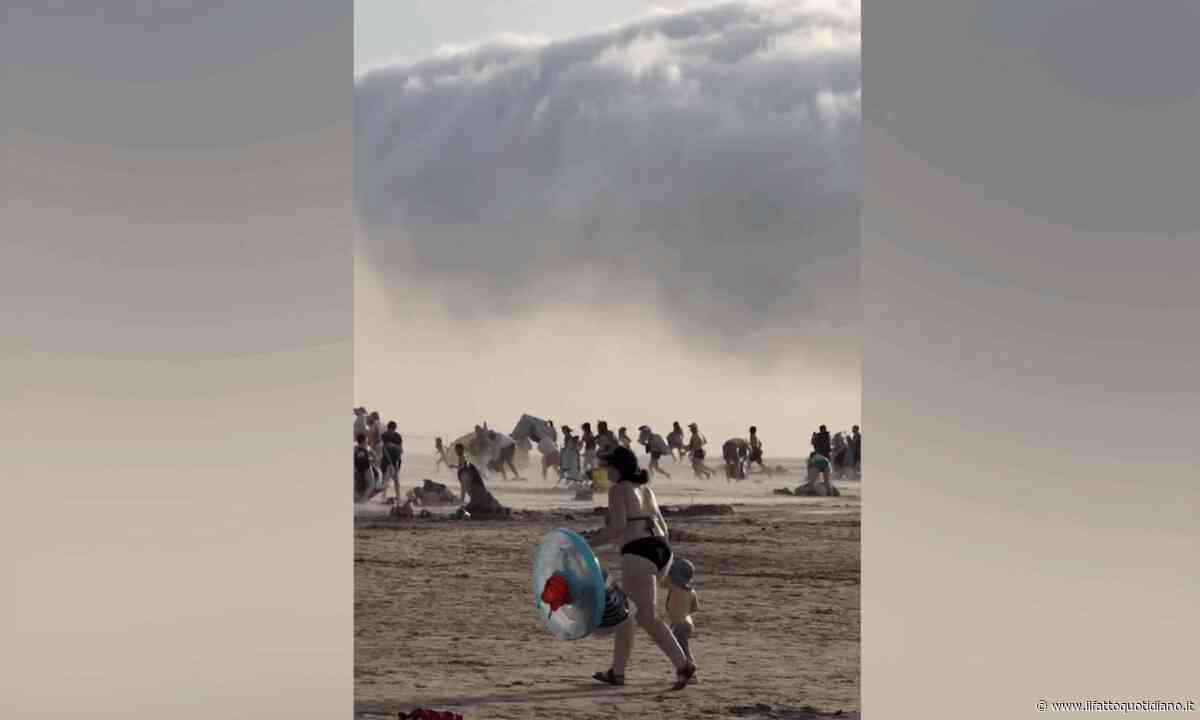 Una “nuvola tsunami” sulle spiagge del nord della Francia: la fuga dei bagnanti