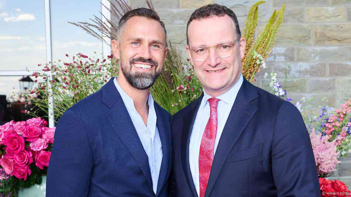"Mein Mann ist Papa geworden": Leihmutter schenkt Jens Spahn ein Kind