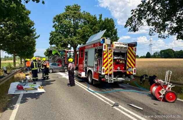 FW Bergheim: Verkehrsunfall zwischen Traktor und Pkw in Bergheim-Rheidt - Fahrer verstirbt trotz aufwendiger Rettungsmaßnahmen