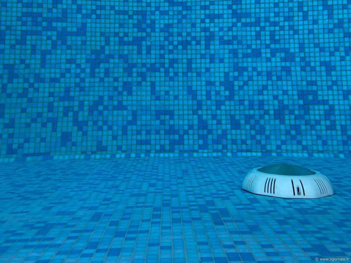 Genova: tredicenne risucchiata da bocchettone in piscina, è grave