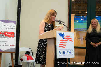 Livingston brings treasure trove of photos to National Museum of Racing exhibit