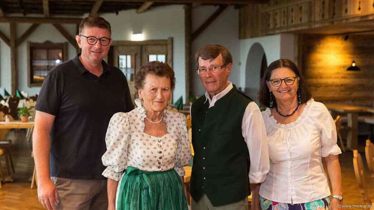 Mit „dummen Sprüchen“ zur Ehe: Bekanntes Wirtspaar aus Ebersberg seit 60 Jahren verheiratet