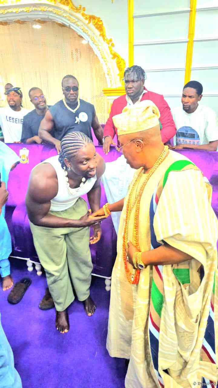Verydarkman visits Oluwo, backs local government autonomy