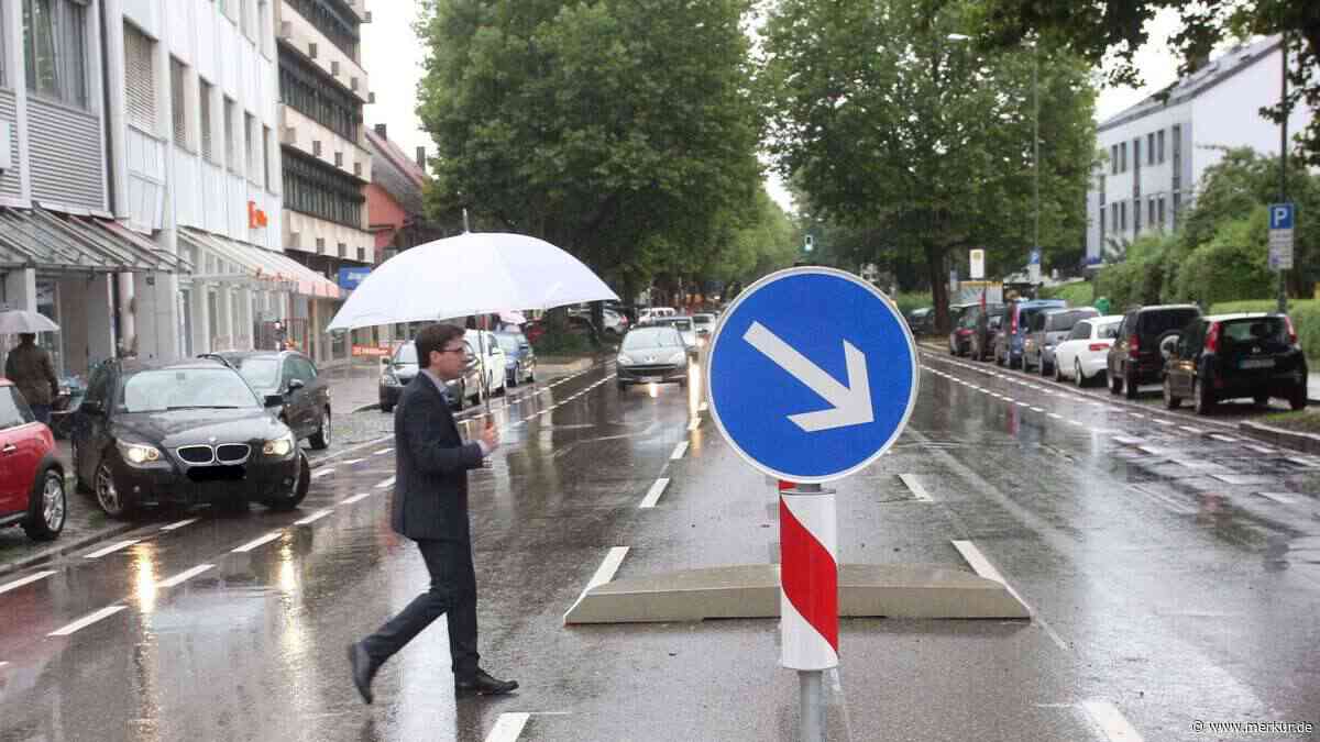 Umbau in Dachau: Äußere Münchner Straße verliert eine Autospur – Radfahrer bekommen eigenen Streifen