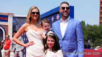 Retiring MLB great hits red carpet with model wife Kate Upton for last time at All-Star Game