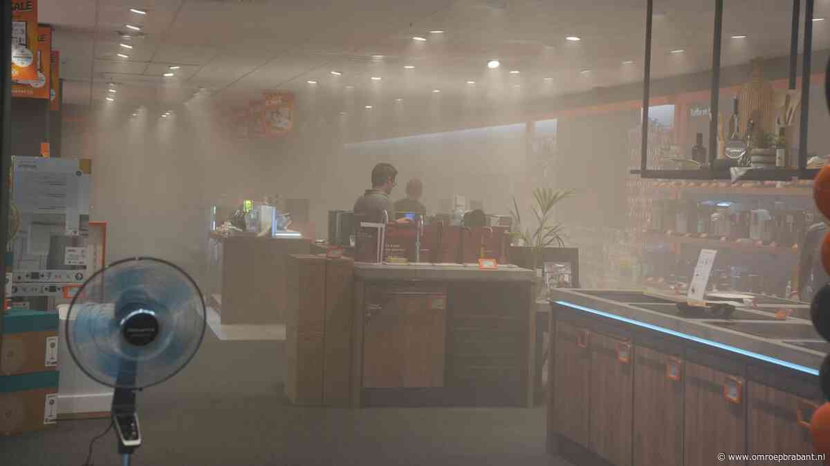 Geen brand, maar rookmachine vult winkel in Kaatsheuvel met rook