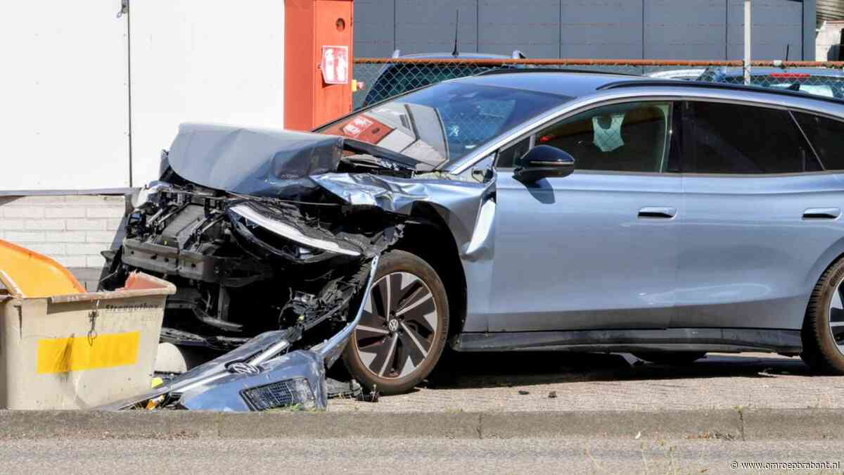 Man uit Cuijk ernstig gewond na aanrijding bij tankstation in Wijchen
