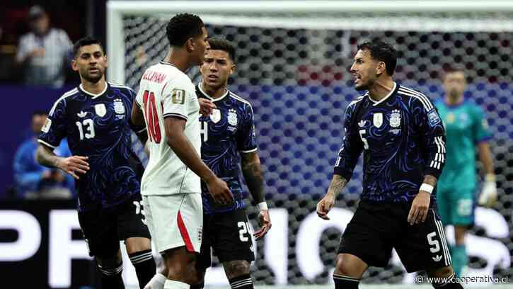 No hubo amarillas: Dos encontronazos entre Inglaterra y Argentina marcaron el inicio del partido