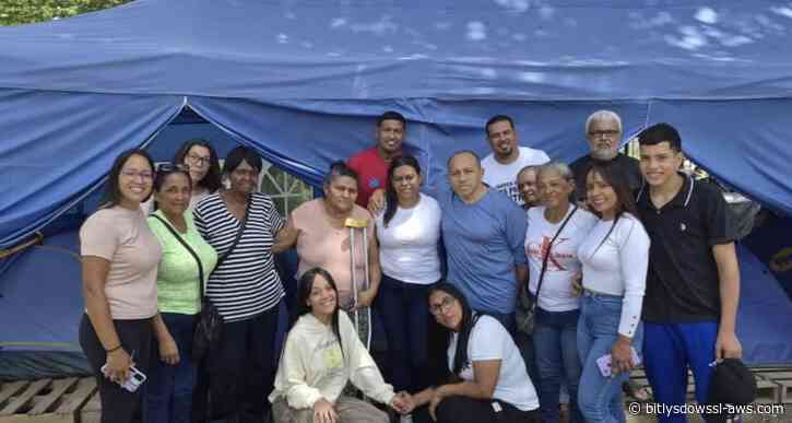 Mazuco fue recibido por familiares de presos políticos al ser excarcelado de El Rodeo I