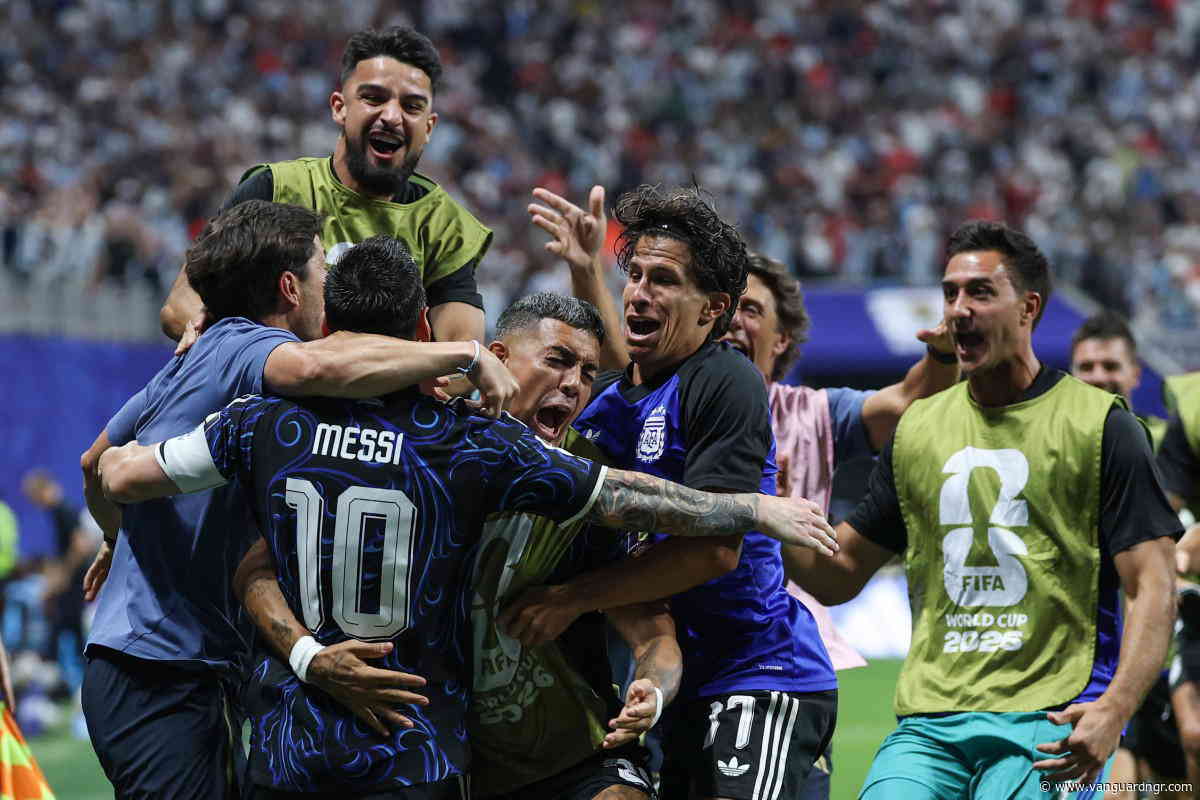 Argentina beat England 2-1 to reach World Cup final