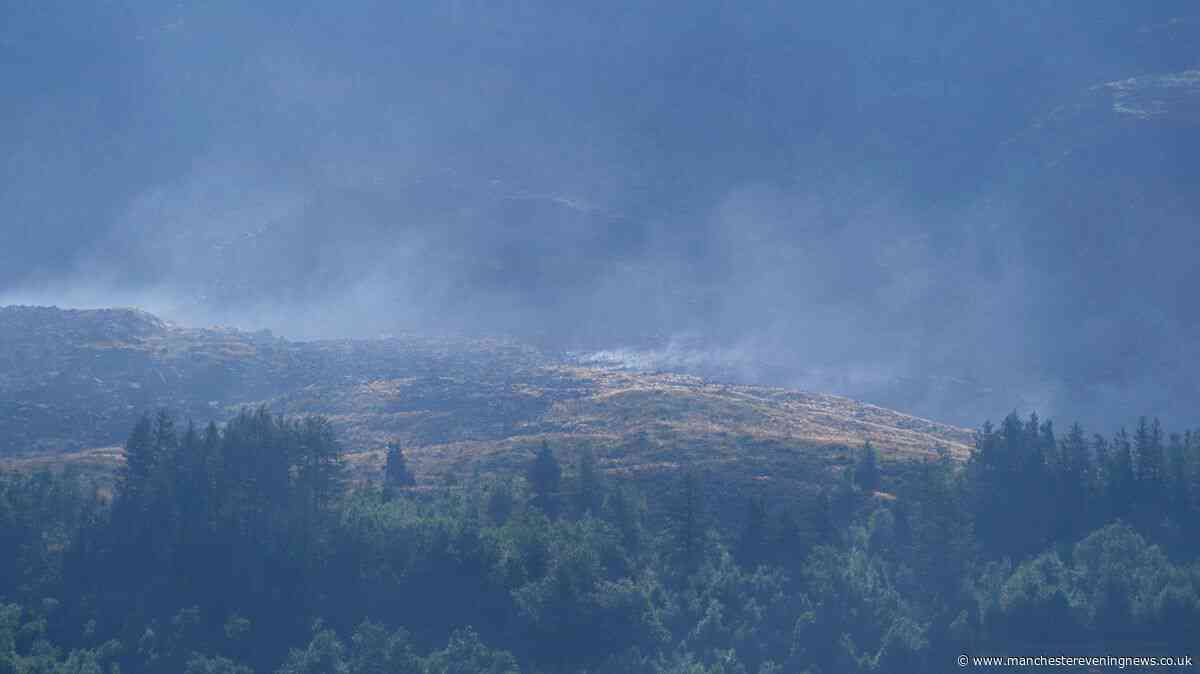 Firefighters issue update on Dovestone moorland blaze as fire enters fourth day
