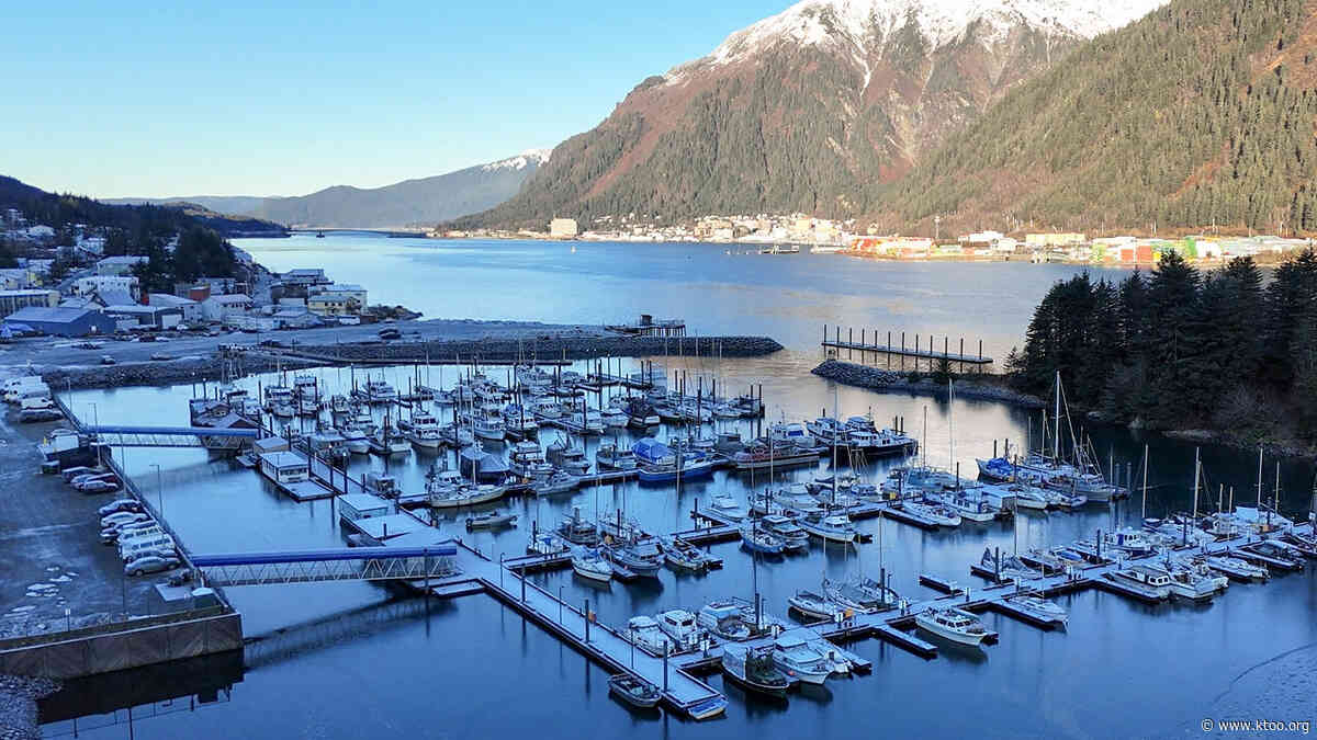 Juneau police respond to submerged truck in Gastineau Channel