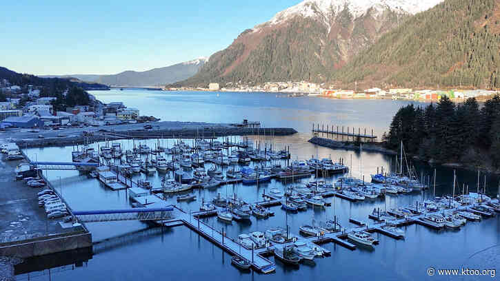 Juneau police respond to submerged truck in Gastineau Channel