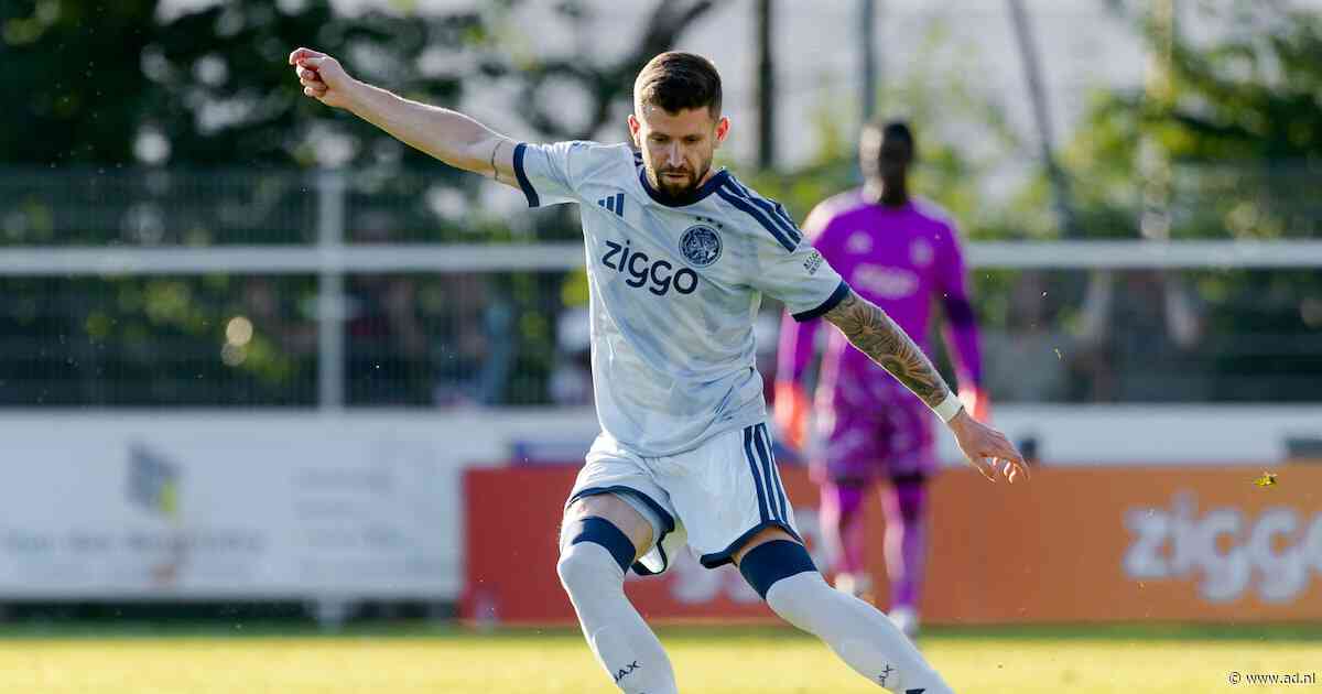 Verliezend AZ speelt ondanks rode kaart met elf man verder, Ajax niet langs Duitse tweedeklasser