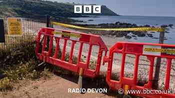 Cafe owner worried about 'asbestos' beach closure