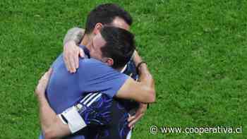 El emotivo abrazo de Messi y Scaloni tras el histórico triunfo de Argentina sobre Inglaterra
