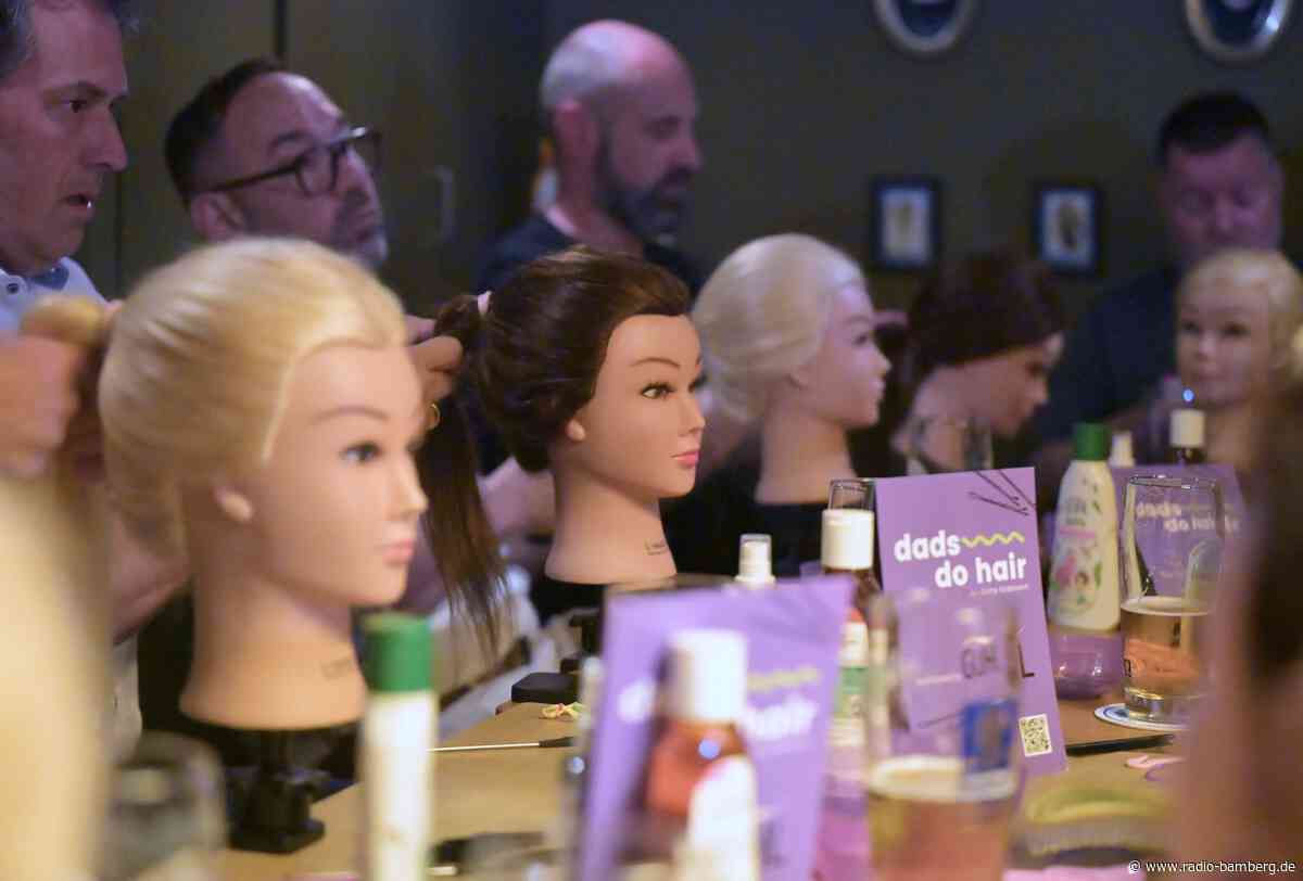 Mit Bier und Bürste: Frisuren üben in der Kneipe