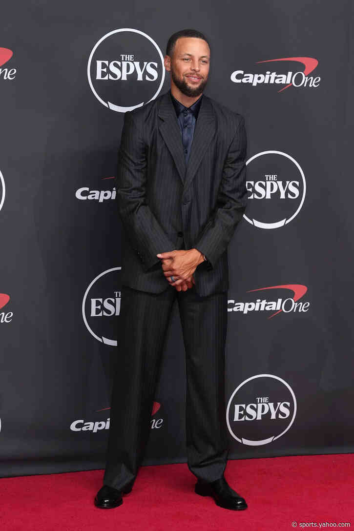 Warriors' Stephen Curry receives Muhammad Ali Sports Humanitarian Award