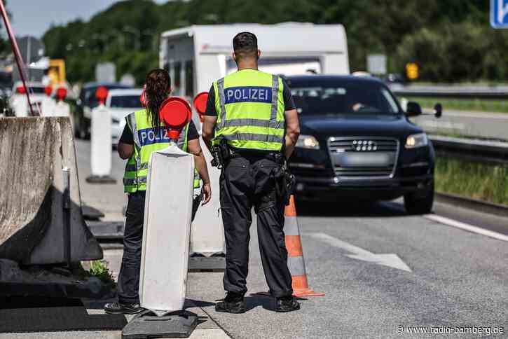 Urlauber könnten im Stau stehen – Kritik an Grenzkontrollen
