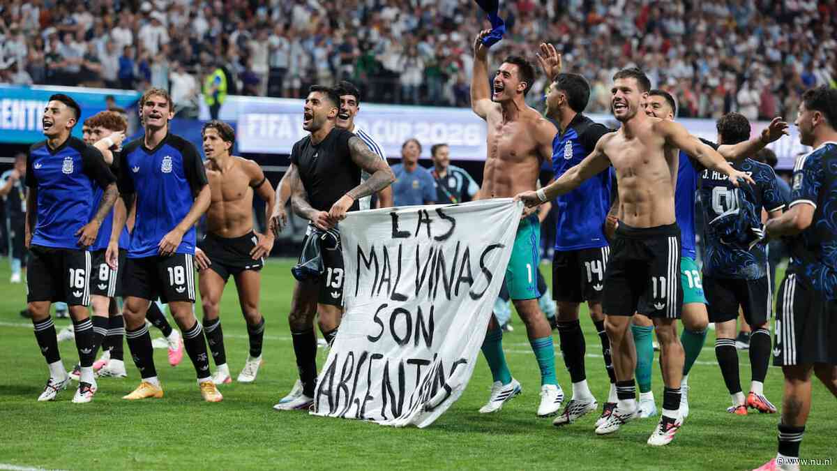 Spelers Argentinië overtreden FIFA-regels met spandoeken over Falklandeilanden
