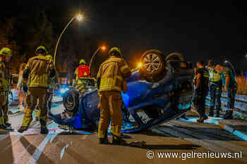 Auto slaat over de kop, bestuurder mogelijk onder invloed