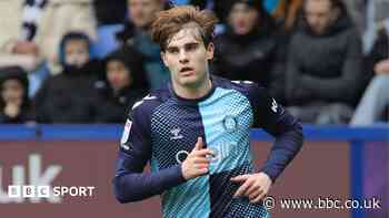 Lowe joins Hibs on loan as he signs new Stoke contract
