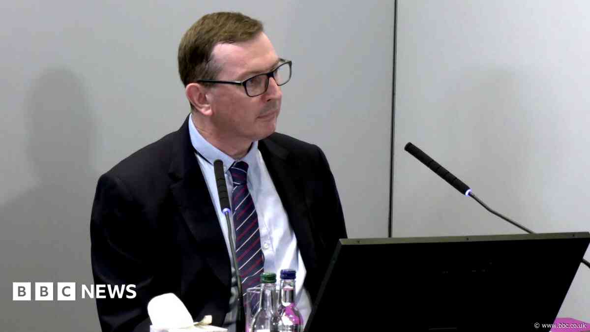 NHS manager says trust wanted 4,000 reports 'gone'