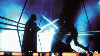 Filmwaffe mit Handprothese: Ikonisches "Star Wars"-Lichtschwert bringt Millionensumme
