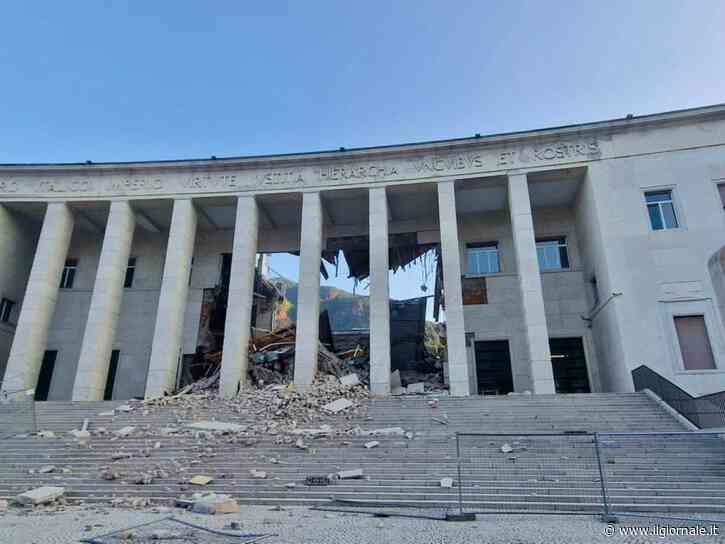 Crolla parte del palazzo del tribunale di Bolzano, nessuna persona coinvolta. "Abbiamo pensato a un attentato"