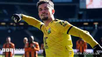 Barnsley sign Ipswich goalkeeper Slicker on loan