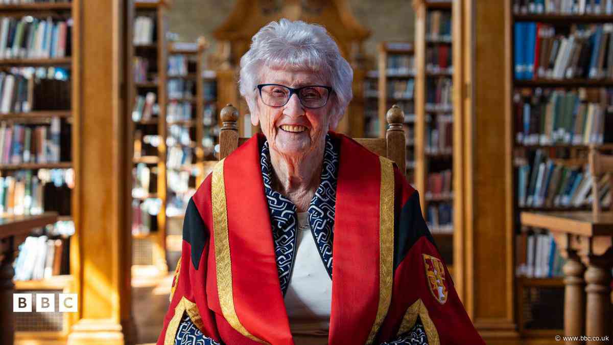 Mair Wynn Hughes: Dathlu cyfraniad oes i lenyddiaeth Gymraeg