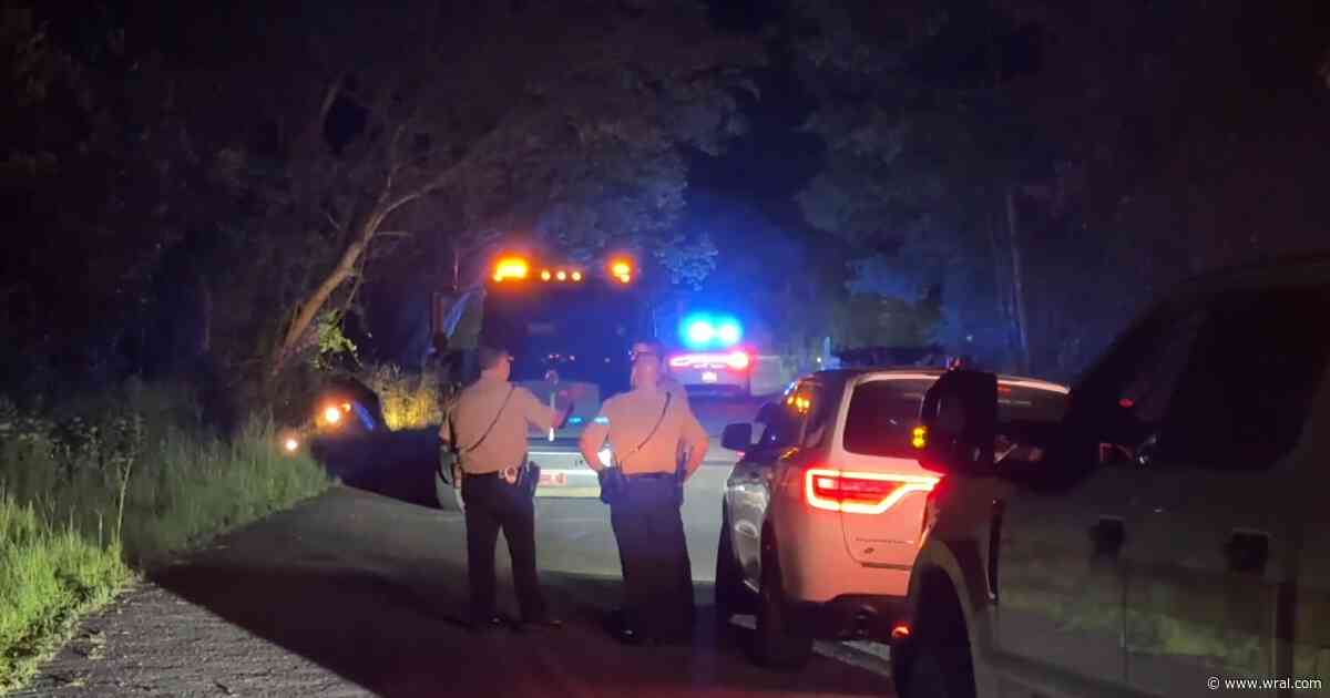 Johnston County high-speed chase ends in deputy vehicle crash; driver on the run in Sampson County