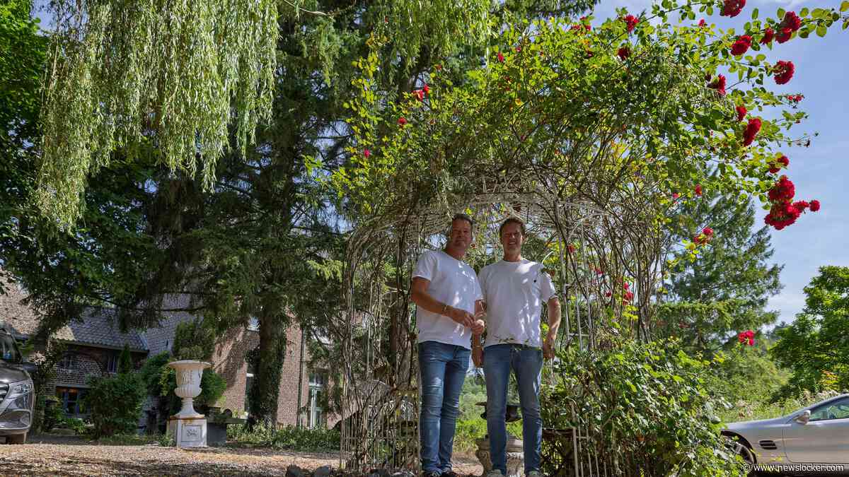David (50) en Bart (37) kochten 10 jaar geleden ’paradijs’, maar mogen er nog steeds niet wonen: ’We betalen al jaren hypotheek voor niks’