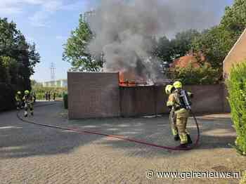 Felle brand slaat over van veranda naar schuur en woning
