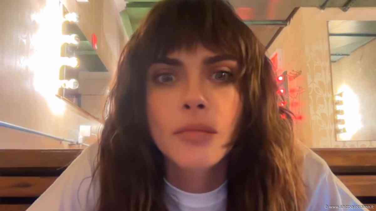 “Prima davo molto più valore al sesso. Pensavo ‘sono una pervertita’ ma credo solo che stessi cercando amore e approvazione. Da quando sono sobria è cambiato tutto”: parla Cara Delevigne