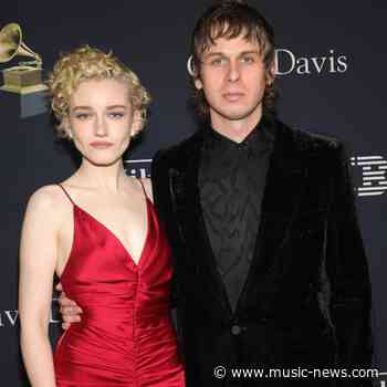 Julia Garner and Mark Foster split