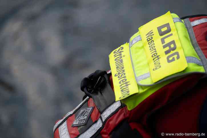 Mann gerät beim Schwimmen in der Isar in Not