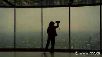 Smoke-filled skies, poor air quality warning remain across GTA