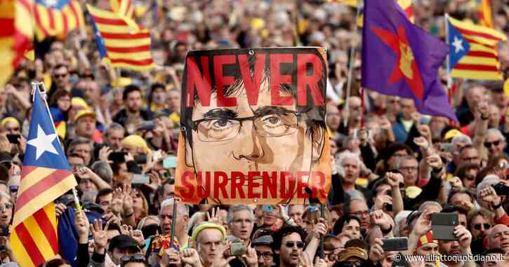 Indipendentisti catalani, la Corte Ue promuove l’amnistia di Sánchez. Cosa cambia ora per il destino di Puigdemont