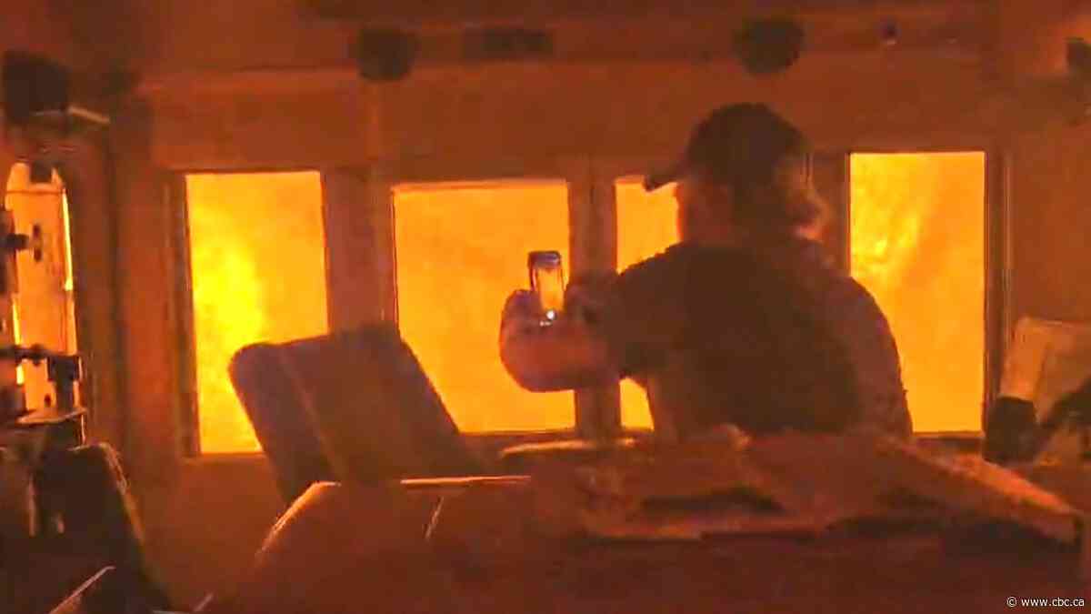CN train crew surrounded by flames as wildfires sweep northern Ontario