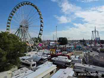 Rheinkirmes: Letzte Vorbereitungen vor der Eröffnung