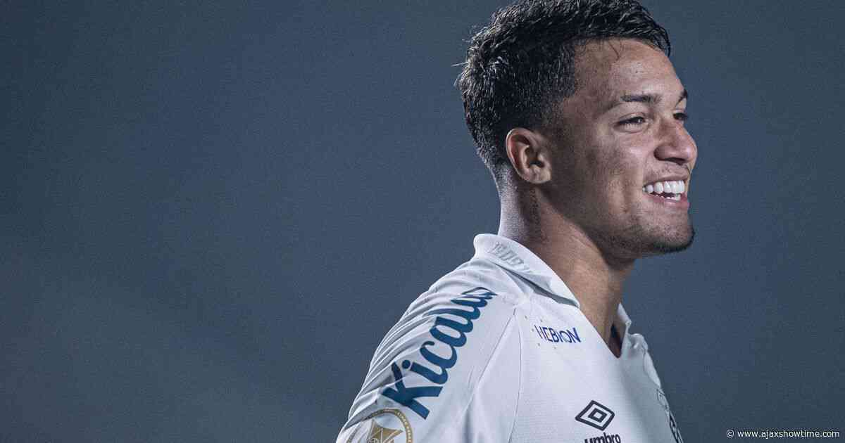 'Ajax wacht op werkvergunning Leonardo, spits meldt zich maandag voor eerste training'