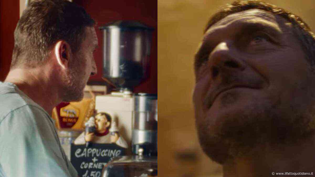 Nessuno lo ferma né gli chiedono una foto, così Francesco Totti diventa una “persona qualunque” a  Roma: l’ex calciatore nello spot di “Spider-Man Brand New Day”