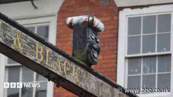Vote backs new home for removed black head sculpture